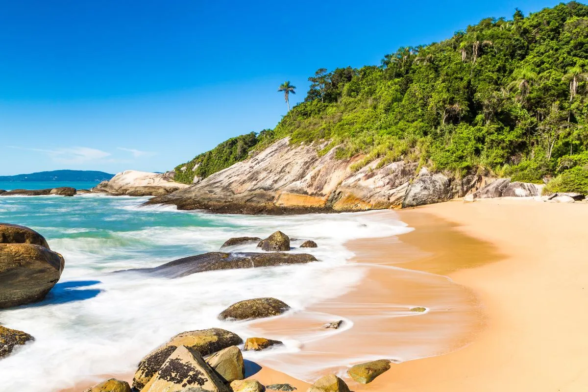 Bate e volta de Florianópolis: 10 lugares para viajar e voltar no mesmo dia! bate e volta florianopolis Balneário Camboriú