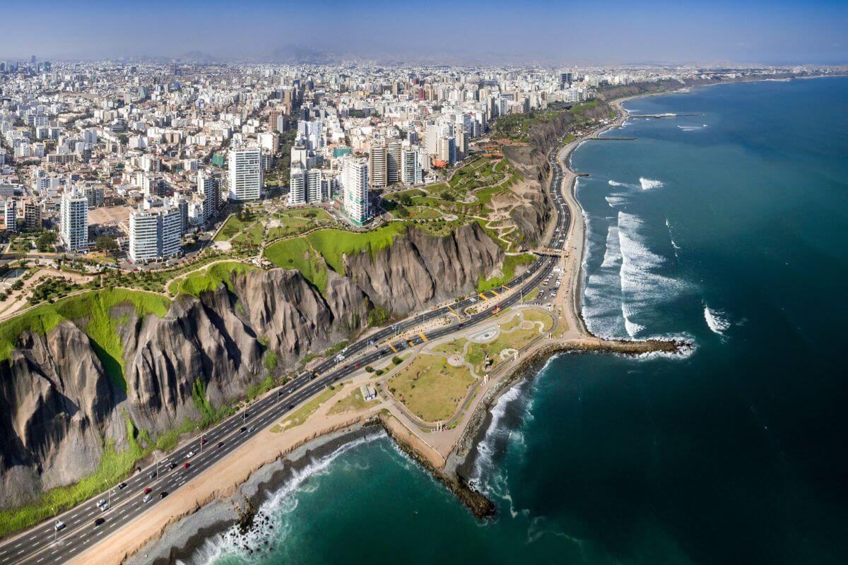 Você conhece a maior viagem de ônibus do mundo? A jornada que vai do Rio de Janeiro à Lima, Peru