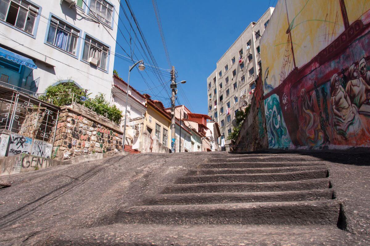Um passeio pela Pedra do Sal no Rio de Janeiro: Explorando a história e a cultura Carioca