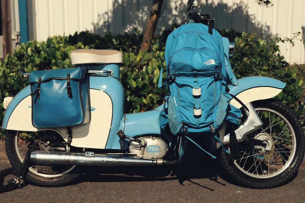 Escolha uma mochila impermeável para moto que combine estilo e proteção para suas viagens.