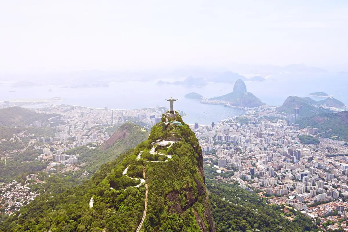 Desvendando as 7 Maravilhas do Mundo Moderno Desvendando as 7 Maravilhas do Mundo Moderno