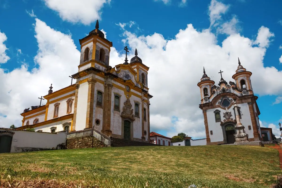 10 cidades turísticas de Minas Gerais para visitar em 2025 Descubra 10 cidades turísticas de Minas Gerais para visitar esse ano!