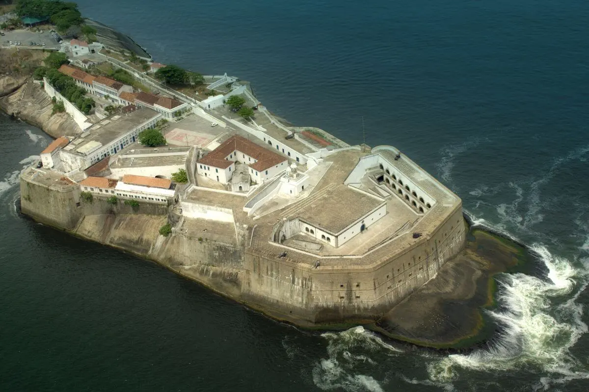 10 Lugares Assombrados no Brasil para explorar no halloween esse ano!