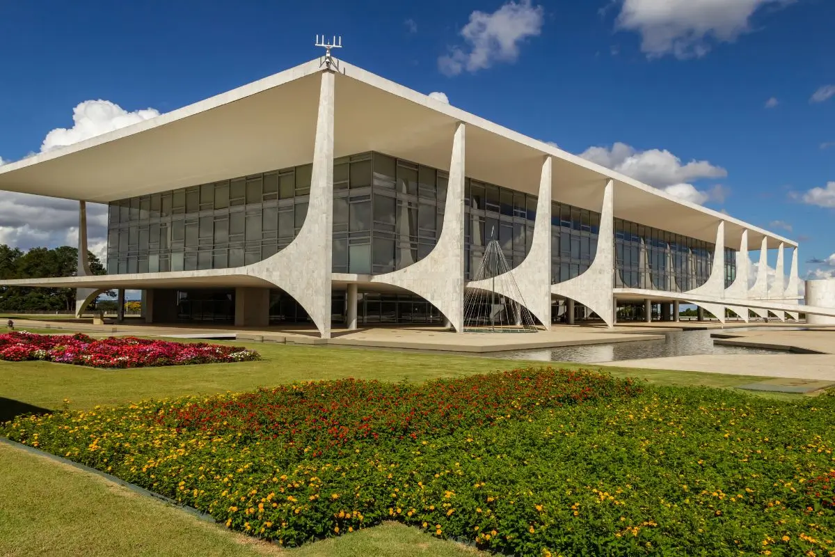 Comemorando o 21 de Abril e a Fundação de Brasília Comemorando o 21 de Abril e a Fundação de Brasília