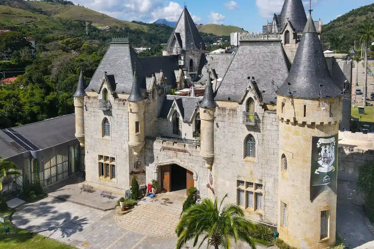 Como visitar o Castelo de Itaipava em Petrópolis