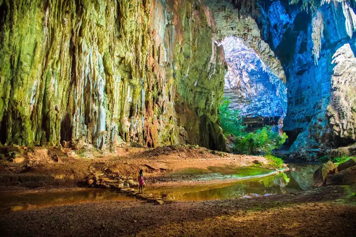 Cânion do Peruaçu: Explore o Patrimônio Natural da Humanidade em Minas Parque Nacional Cavernas do Peruaçu caverna janelao