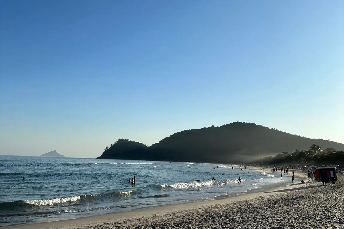 Feriado perfeito: 3 Dias de surf e descanso em Camburizinho Vista na praia de Camburizinho
