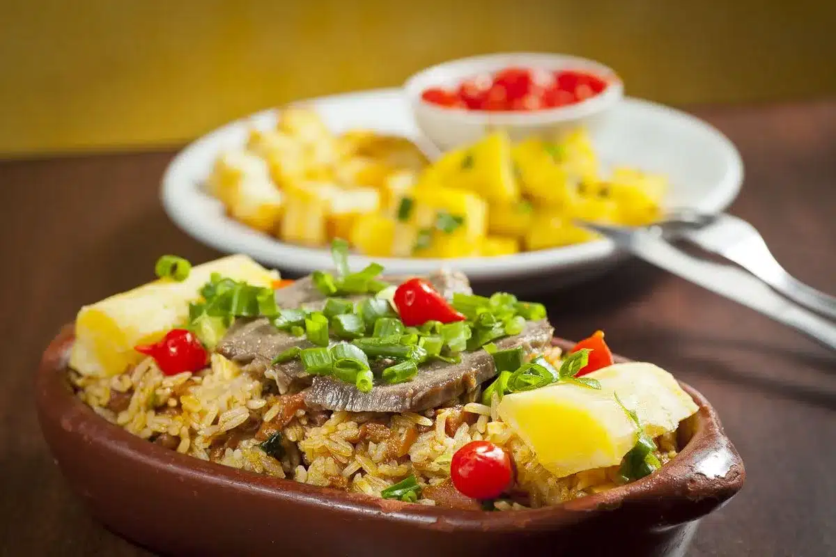 De Norte a Sul: 12 comidas brasileiras que contam a história do país comidas brasileiras, baião de dois