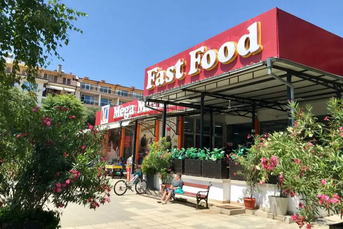 Comida local x redes de fast food: quando vale a pena arriscar?