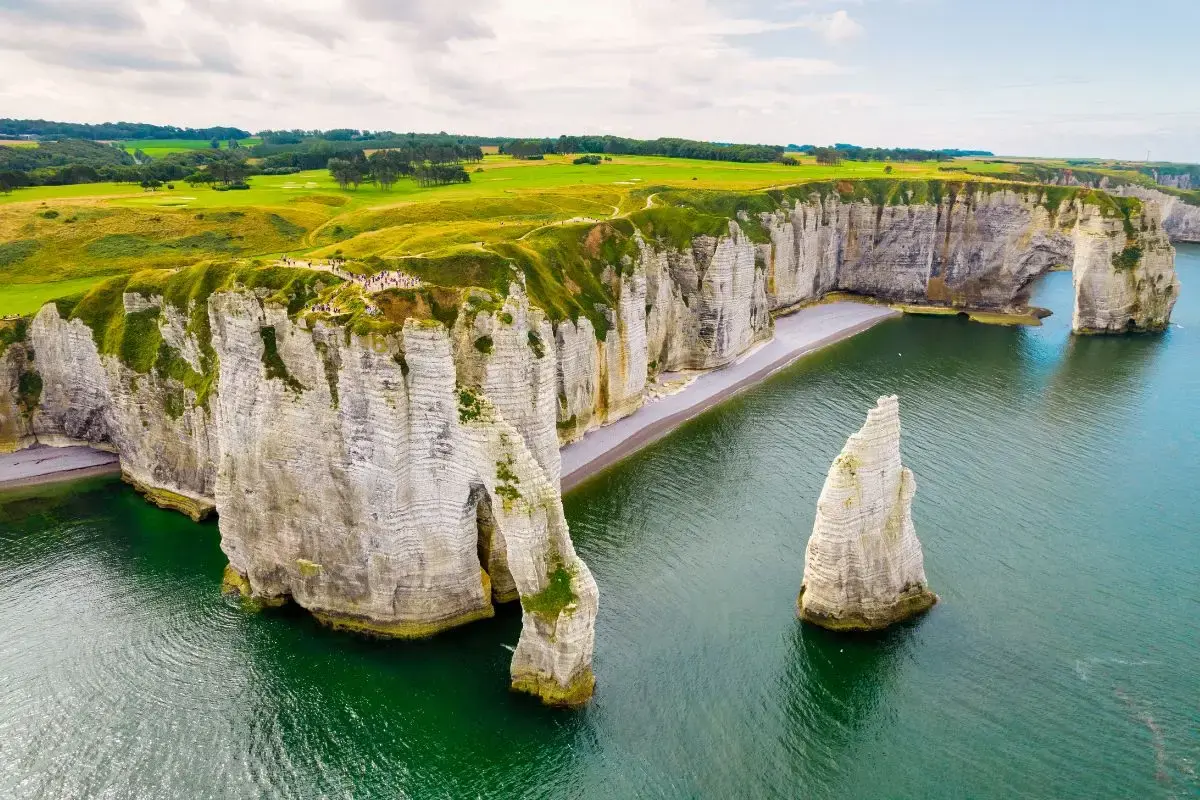 bate e volta de paris Étretat