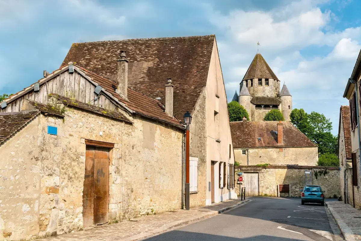 bate e volta de paris Provins