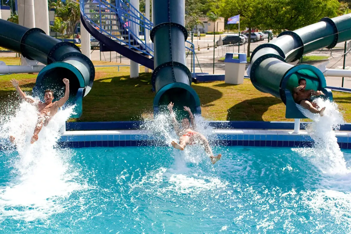 Onde se refrescar em SP: 4 parques aquáticos que são o refúgio perfeito no Carnaval Wet n Wild é opção para um bate e volta durante o Carnaval em SP. Foto: Divulgação.