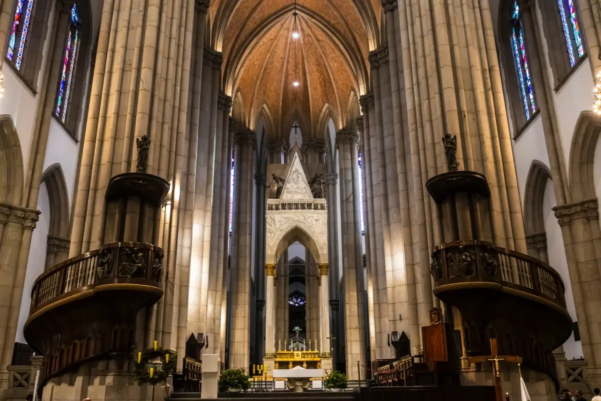 A Catedral da Sé é um dos principais pontos turísticos da cidade de São Paulo. Foto: Shutterstock.