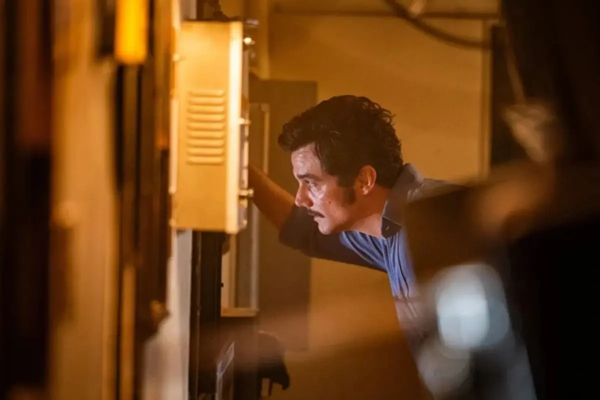 Onde assistir ao Oscar 2026 ao vivo: Guia completo de festas no Brasil Cena do filme O Agente Secreto que concorre ao Oscar no próximo domingo (15). Foto: Divulgação.