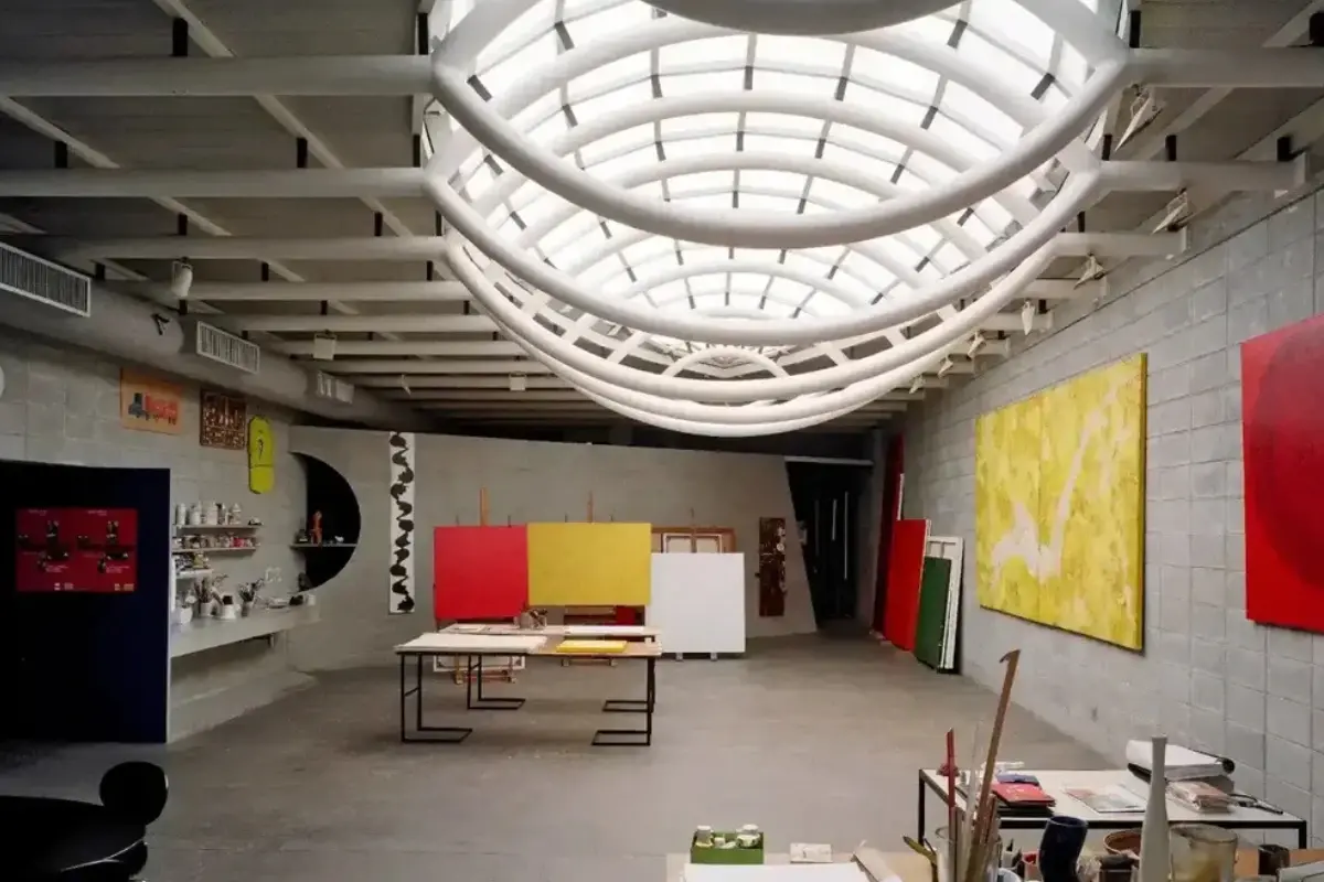 Conheça o ateliê da artista plástica Tomie Ohtake. Foto: Divulgação.