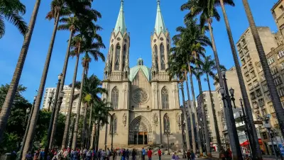 Descubra o que fazer na Catedral da Sé, um ponto turístico imperdível em São Paulo. Foto: Shutterstock.