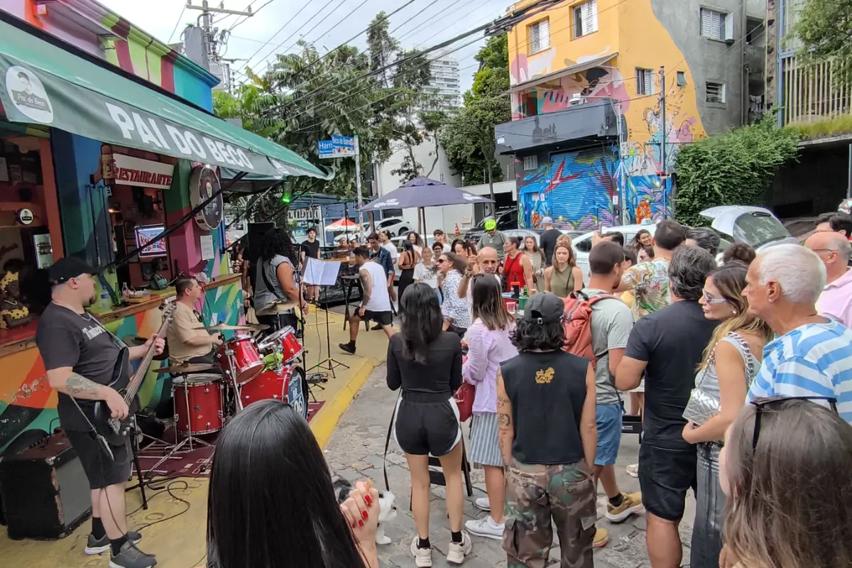 Música ao vivo no Beco do Batman. Foto Tati de Sá.