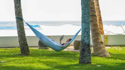 Turismo em retiros literários é a tendência em 2026. Foto: Canva.