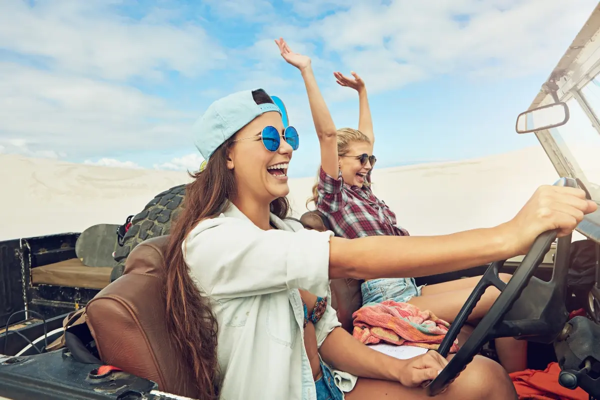 Todo mundo precisa de férias com a best. Foto: Canva.