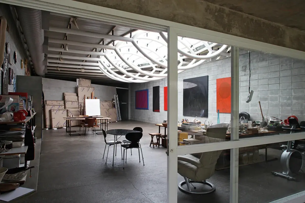 Veja a intimidade do processo criativo de Tomie Ohtake. Foto: Divulgação.