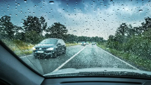 dirigir na chuva com segurança
